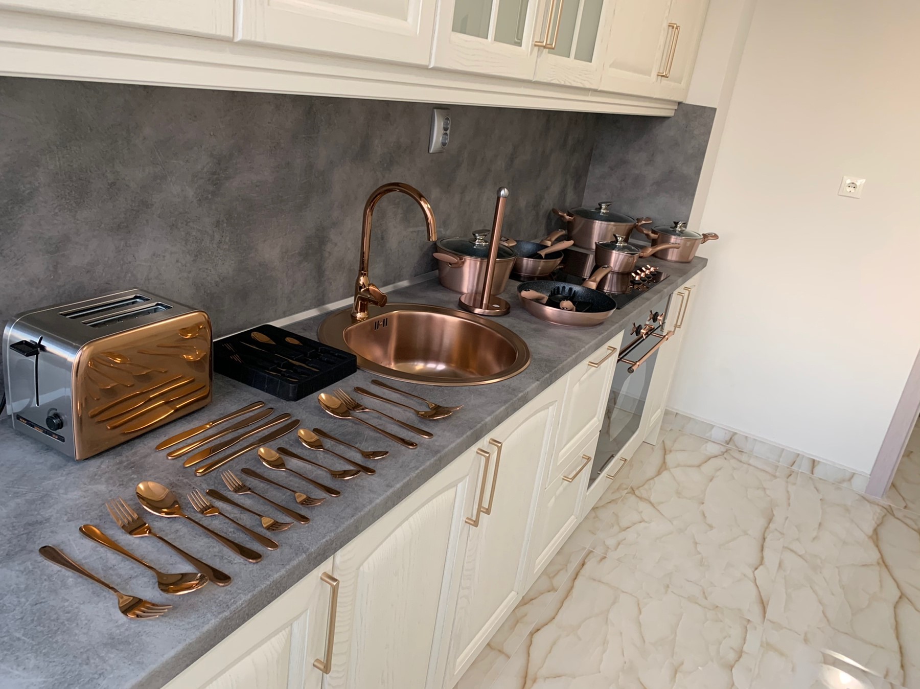 Кухни по поръчка – проект 105 Апостола на Реалноста от СИДИ СТИЛ